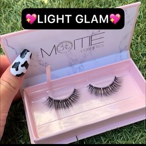 Moitié lash extensions